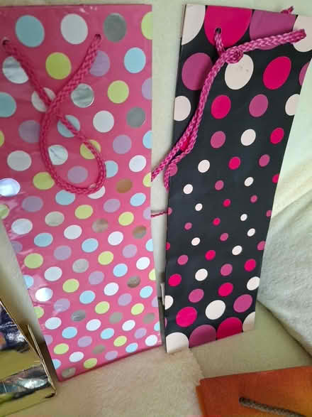 Photo of free Gift bags & wrapping paper (Welling DA16) #4