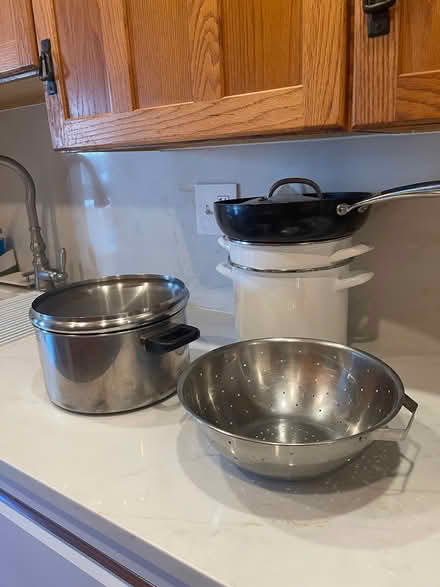 Photo of free some extra pots (D St. and 6th St. NE) #1