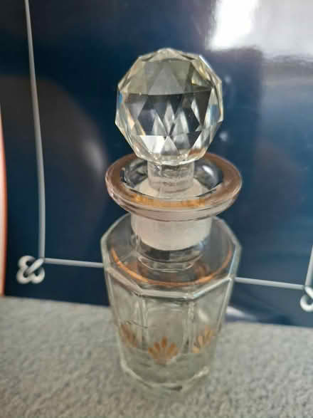 Photo of free Glasse bottle& Perfume (Welling DA16) #2