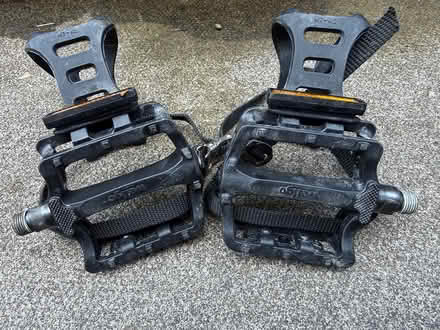 Photo of free Wellgo bike pedals toe cage/straps (Salford M30) #1