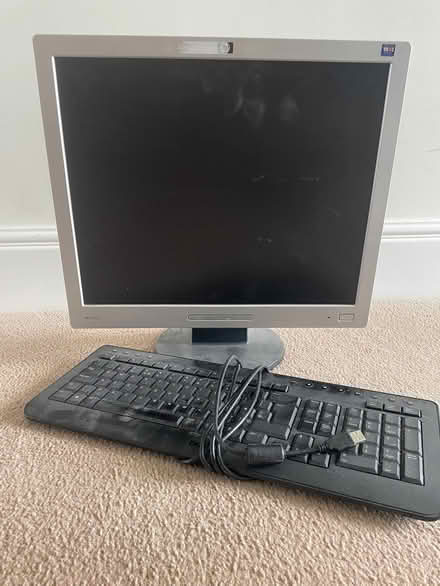 Photo of free Monitor and keyboard (Alford BA7) #1