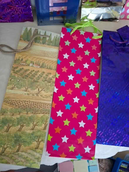 Photo of free Gift bags & wrapping paper (Welling DA16) #3
