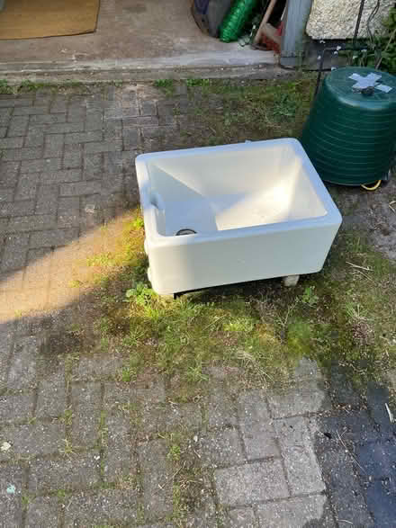 Photo of free belfast sink (Ellastone DE6) #2