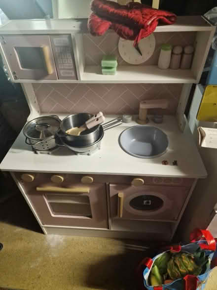 Photo of free Pink Toy Kitchen (Romford, RM7) #3
