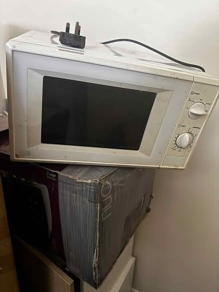 Photo of free microwave (Finsbury Park N4) #1