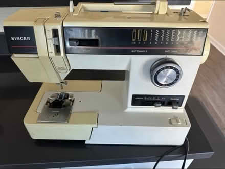 Photo of free Singer 6233 sewing machine- broken (Tiburon) #3
