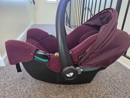 Photo of free Baby Joie car seat & X2 isofix Base (Great Leighs CM3) #3