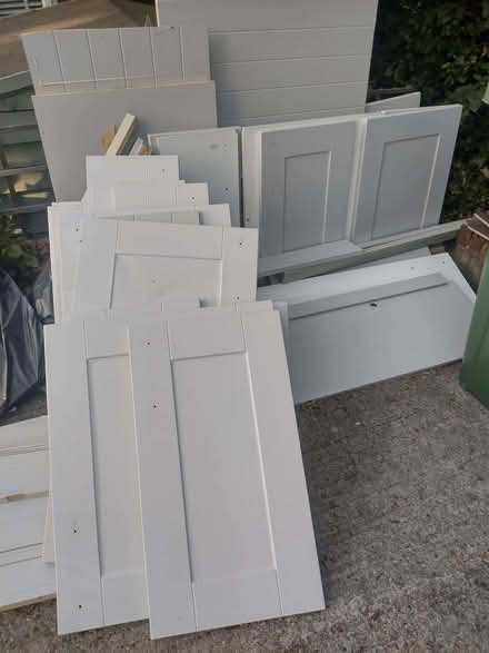 Photo of free Kitchen cabinet doors etc (Northchurch HP4) #1
