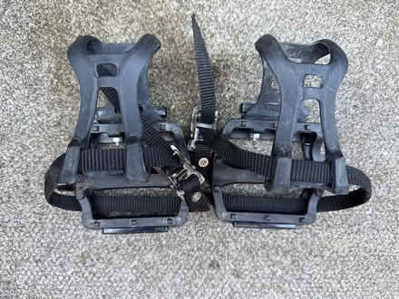 Photo of free Wellgo bike pedals toe cage/straps (Salford M30) #2