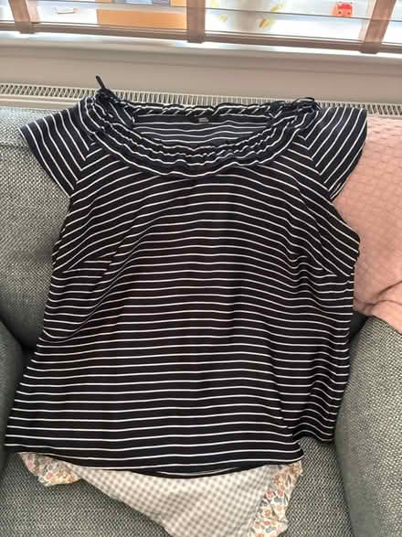 Photo of free Women’s top (Eh52) #1