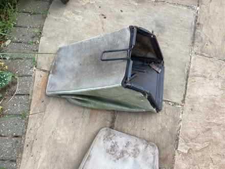Photo of free Honda lawn mower grass collection (Waterlooville PO8) #3
