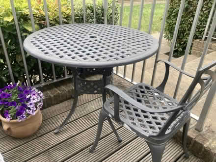 Photo of free A garden table and four garden chairs (Ealing W13) #1