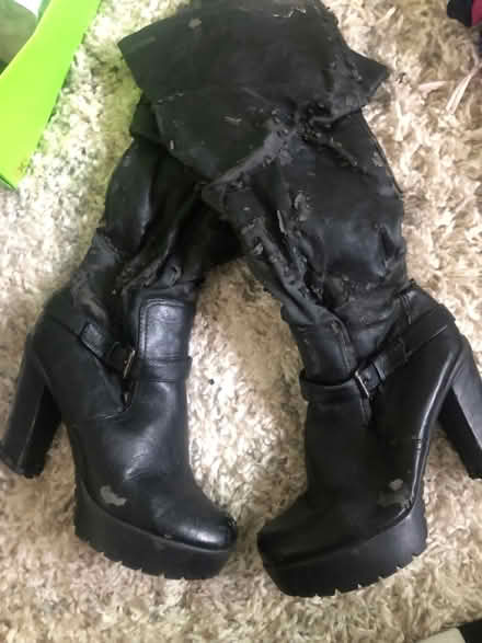 Photo of free Size 9 shoes (Glendale Heights) #1
