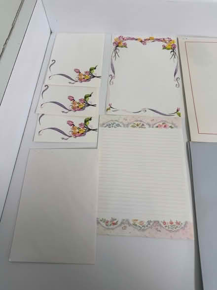 Photo of free Decorative & Christmas stationery (1075 Valencia Avenue) #3