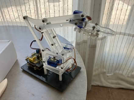 Photo of free Robot arm with Arduino (Pendeen TR19) #1
