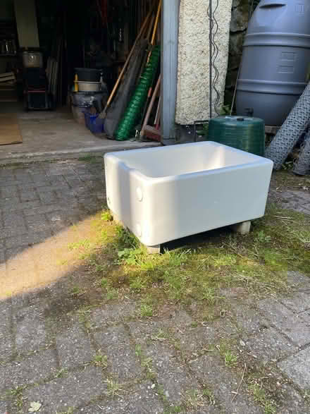 Photo of free belfast sink (Ellastone DE6) #3