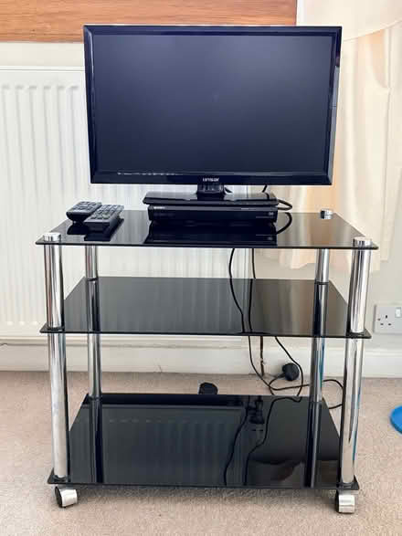 Photo of free Flat screen TV, stand and DVD player (Dunfermline KY11) #1