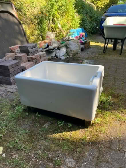 Photo of free belfast sink (Ellastone DE6) #1