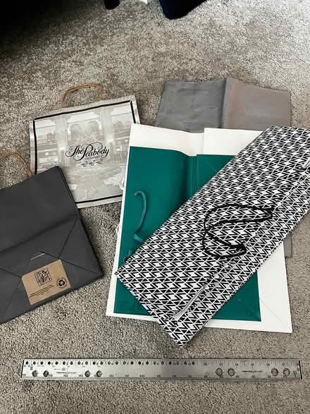 Photo of free fancy gift bags (downtown Edmonds) #2