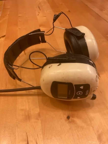 Photo of free FM Radio headphones (Chineham RG24) #1