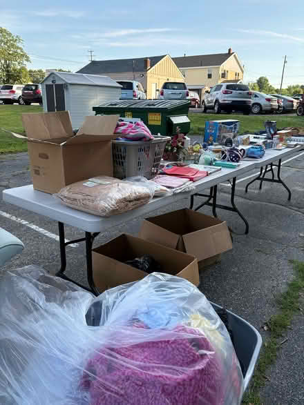 Photo of free clothing and home decor (2710 N. Vertiy pkwy) #4