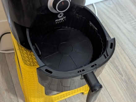 Photo of free 2.5l air fryer with silicone liner (Govanhill G42) #3