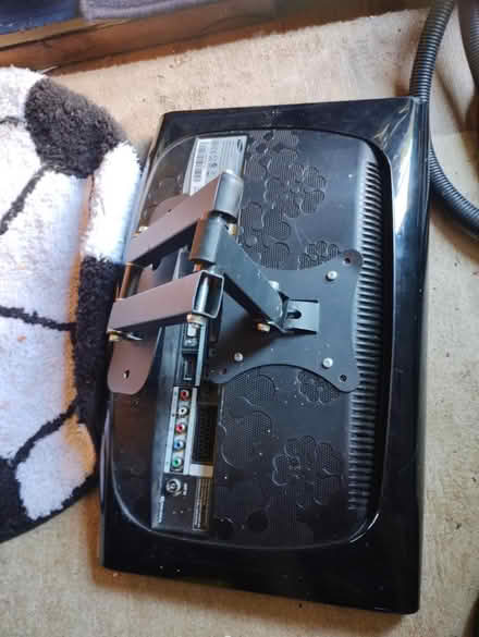 Photo of free 2x televisions (working) (Hatfield, AL10) #4