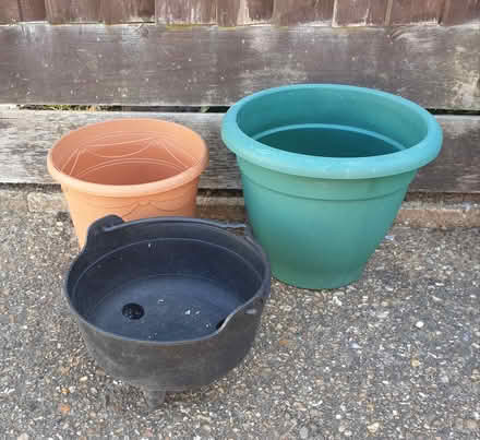 Photo of free Various Plastic Pots (Prestwood HP16) #1