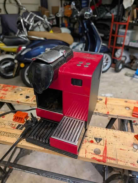 Photo of free Nespresso coffee machine (HP144LZ) #1