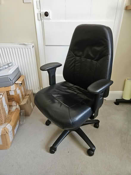 Photo of free High-Back Leather Office Chair (Hest Bank.) #4