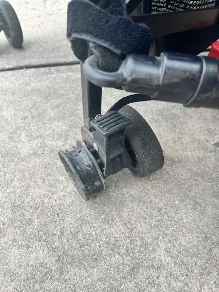 Photo of free Great stroller but missing wheel (Upper Roxborough) #2