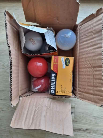 Photo of free Traditional light bulbs bayonet (Near Lowther Gardens FY8) #1