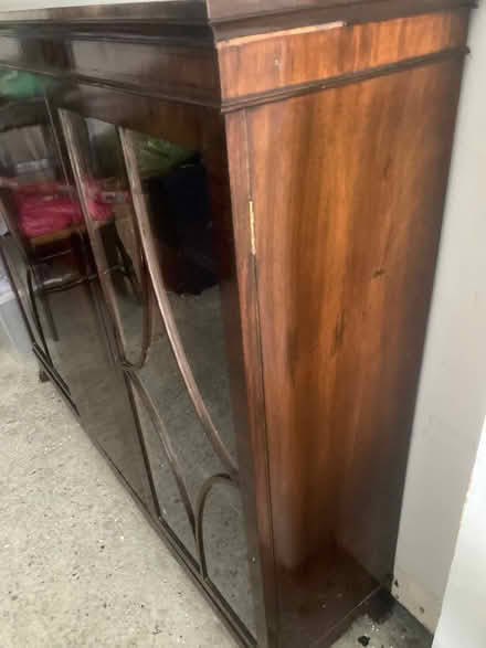 Photo of free VINTAGE WOODEN CABINET/Display case (Salisbury Place SW9 6UW) #4