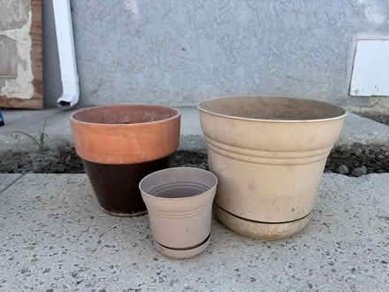 Photo of free Flower Pots (Fountain Vly, Heil & Bushard) #1