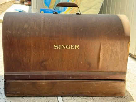 Photo of free Vintage Singer Sewing Machine (Fountain Vly, Heil & Bushard) #2