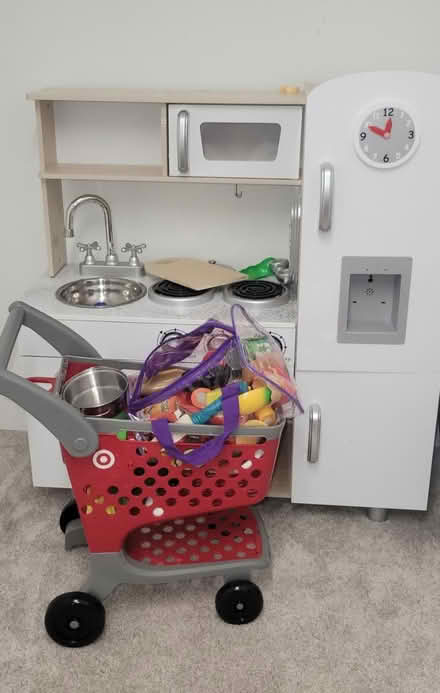 Photo of free Play kitchen & food (Hillwood) #1