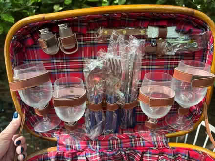 Photo of free Vintage Picnic Basket & Stuff (Woodley Park) #2