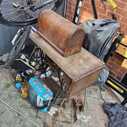 Photo of free Singer Sewing Machine (Westside B1) #2