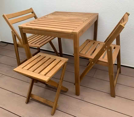 Photo of free 2 seats outdoor table with 2 chairs (Kilburn Park NW6) #1