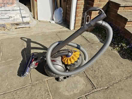 Photo of free Dyson vacuum (Winchmore Hill N21) #1