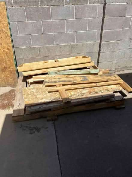 Photo of free Scrap wood and pallet (NE Heights) #1