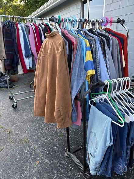 Photo of free clothing and home decor (2710 N. Vertiy pkwy) #2