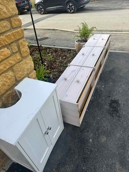 Photo of free under bed drawers & bathroom (GL3) #1