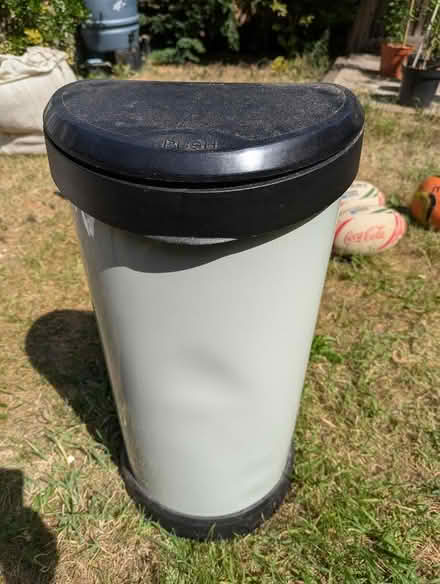 Photo of free 50ltr dustbin (St Albans AL1) #1