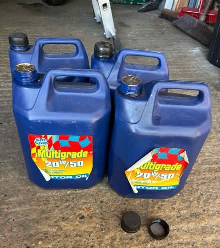 Photo of free 20w/50 motor oil (Calcot RG31) #1