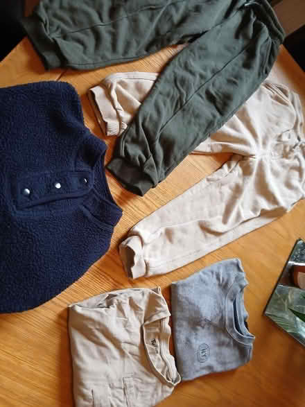 Photo of free Child's bundle 2to5 yrs (Parkhead EH11) #1