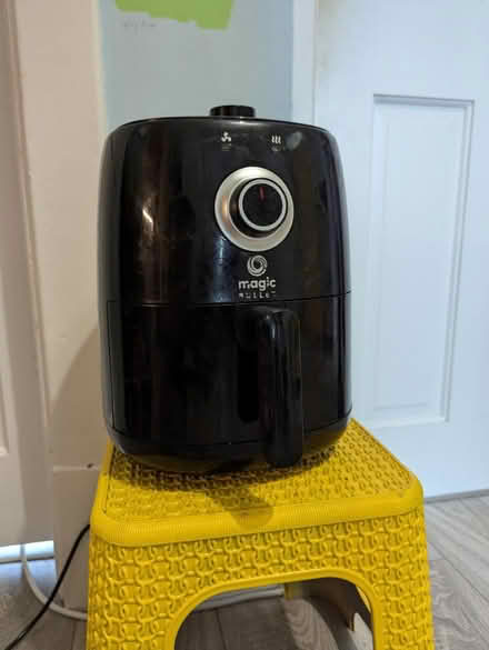 Photo of free 2.5l air fryer with silicone liner (Govanhill G42) #1