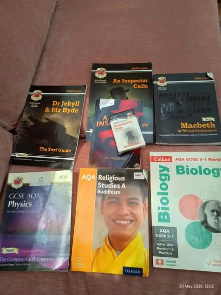 Photo of free GCSE revision books (Nether Edge S7) #1