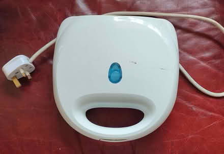 Photo of free Small electric sandwich toastie thing (Pontesford SY5) #1