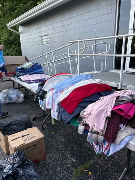 Photo of free clothing and home decor (2710 N. Vertiy pkwy) #3